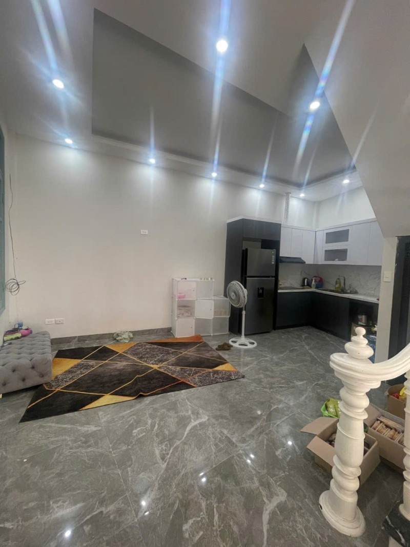 Bán nhà Nguyễn Văn Cừ,Long Biên 5 tầng,53m,mt11m oto vào nhà nhỉnh 13 tỷ - Ảnh 1